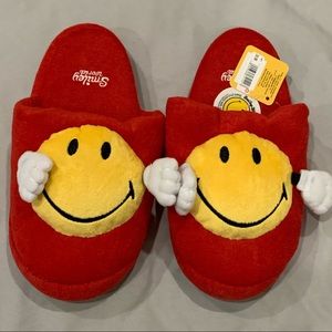 BNWT unisex furry slippers